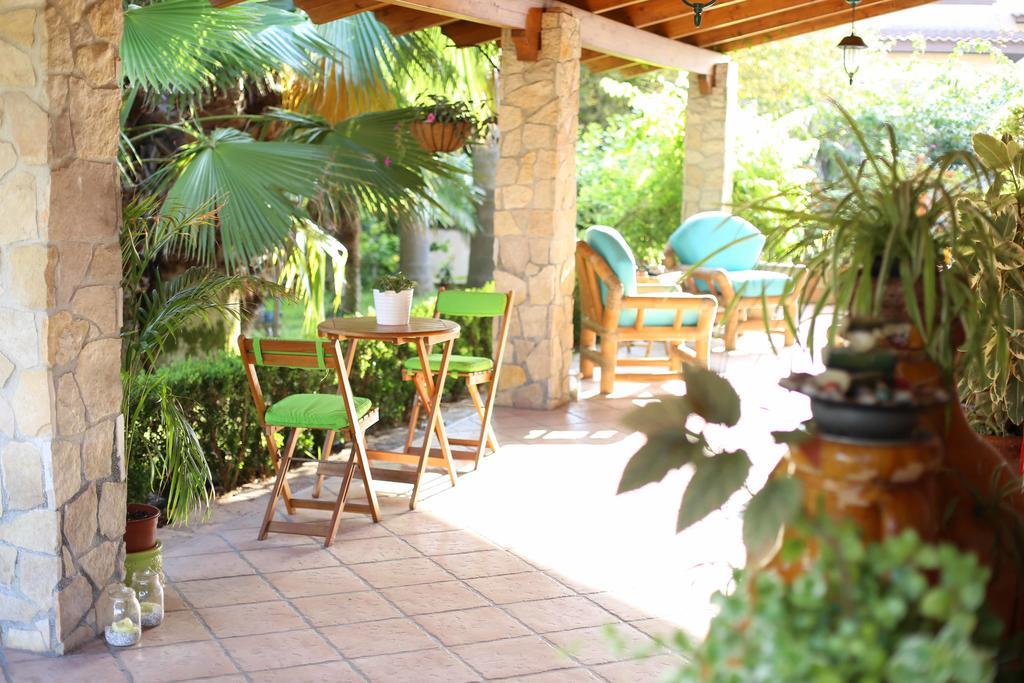 Bed and Breakfast Il Giardino Delle Jacaranda Талсано Екстер'єр фото